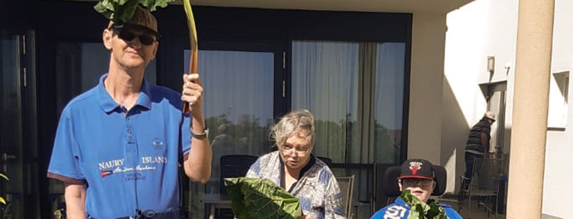 Gruppenfoto unsere Bewohner*innen im Caritas Haus Lisa in Deutschkreutz bei der Gartenabreit