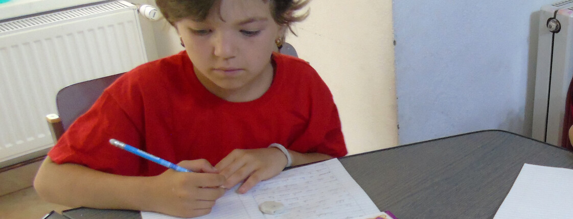Cristina lernt im Kinderzentrum