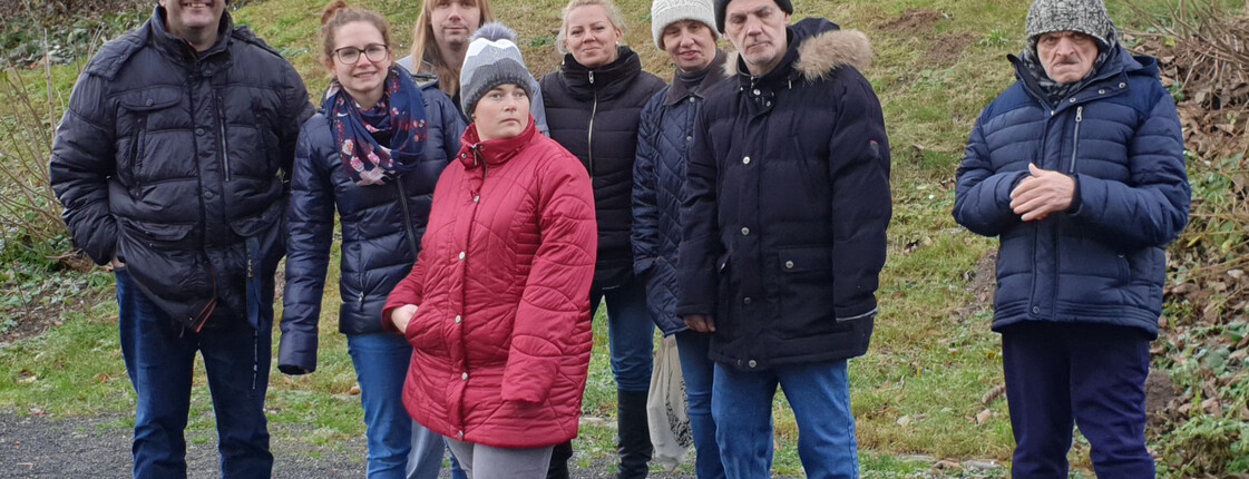 Gruppenfoto von den BewohnerInnen aus dem Caritas Haus Lisa bei der Burg Lockenhaus