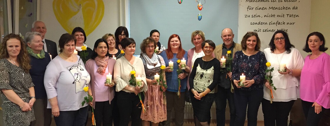 Gruppenfoto der AbsolventInnen des Caritas Hospizkurses 2017/2018 Spendenteaser Hospiz einfügen