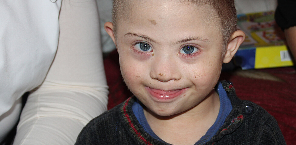 Portrait von Daniel, eines von rund 90 betreuten Kindern des ReHa-Teams in Blaj / Rumänien.