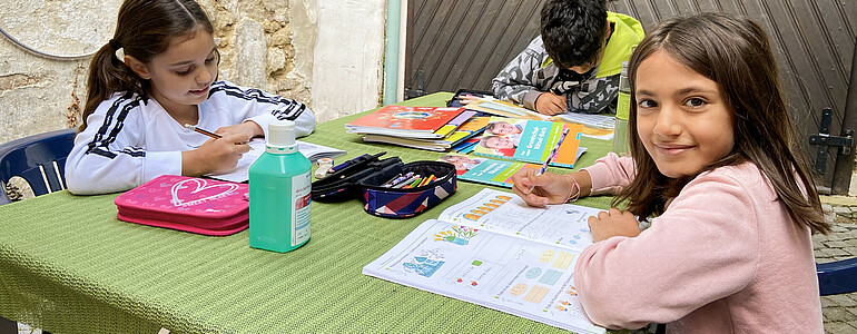 Kinder bekommen Nachhilfe im Lerncafe in Eisenstadt